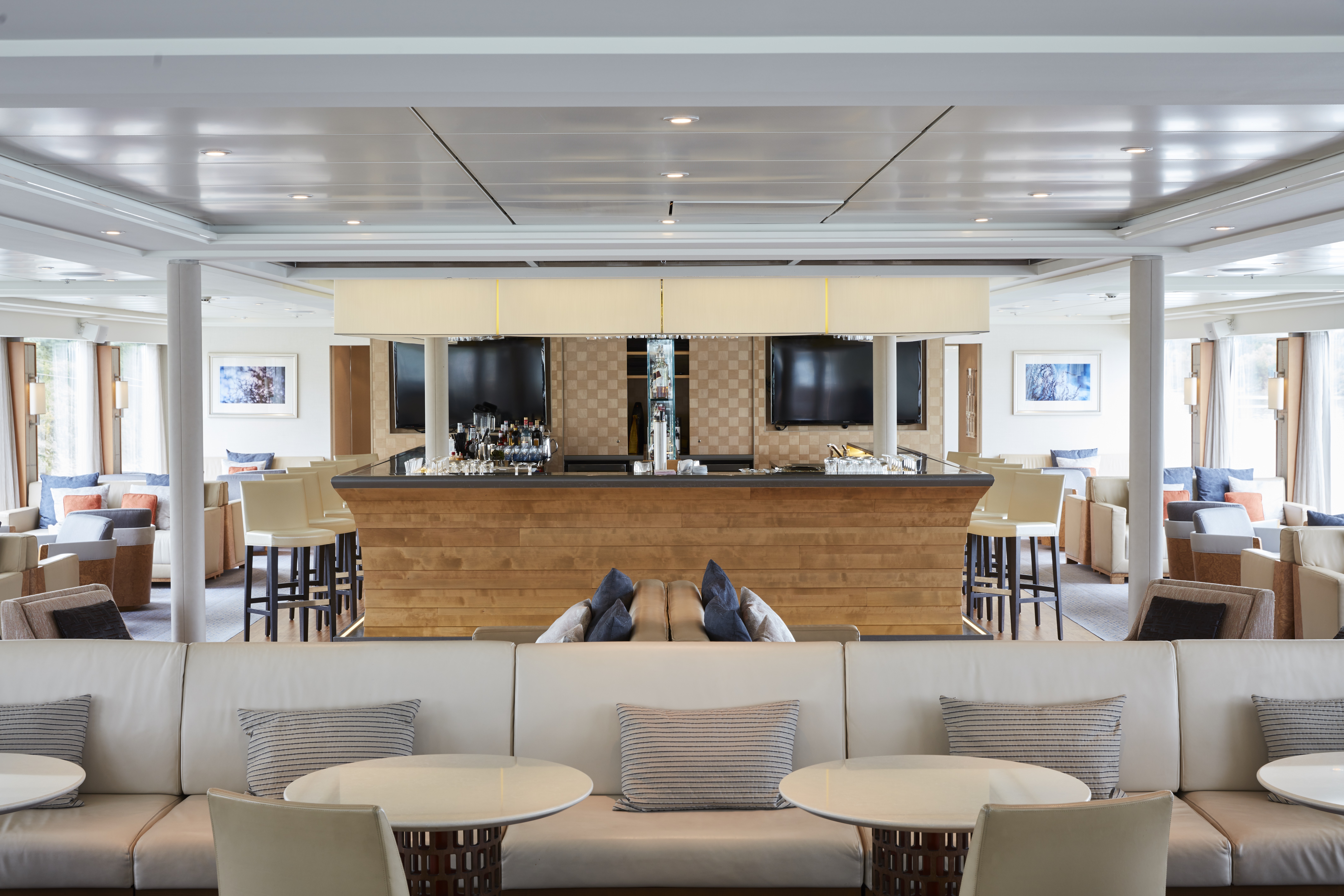 Viking Aegir Lounge.jpg